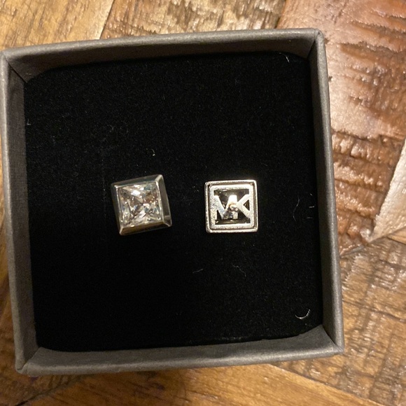 Michael Kors earring - Picture 2 of 2